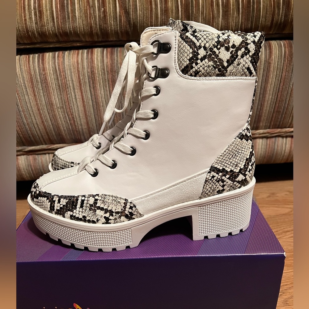 Vivianly New in Box Lace up Chunky Ankle Boots with Python Print Size 10 - Picture 1 of 5